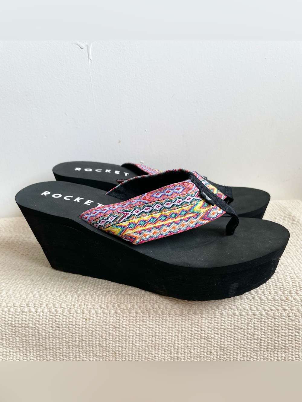 Y2K Rocket Dog Rainbow Tie Dye and Black Chunky Platform Flip Flops Size 8